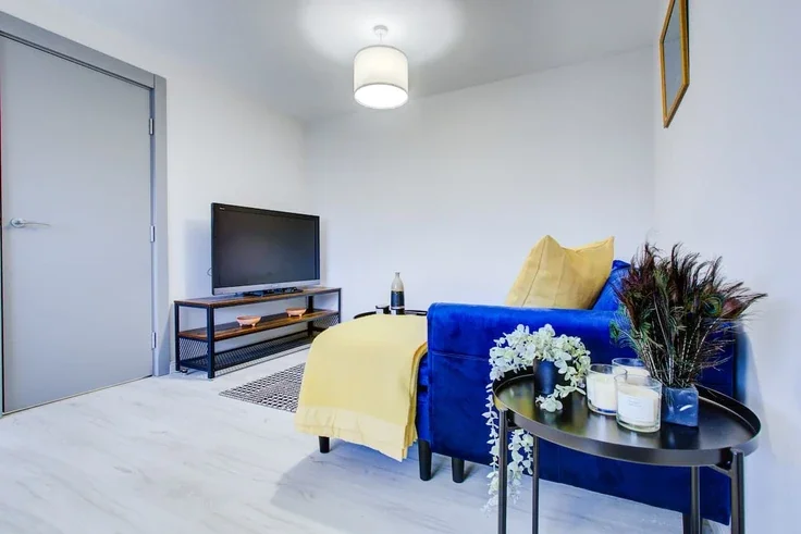 Flat Pettifer Way in High Wycombe