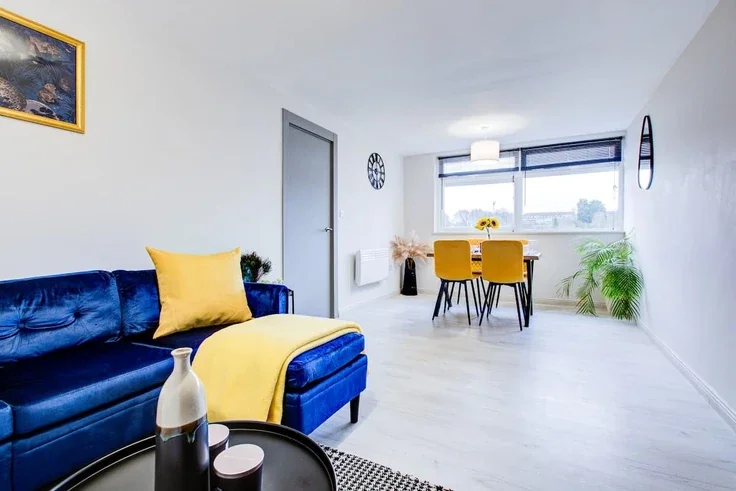 Flat Pettifer Way in High Wycombe