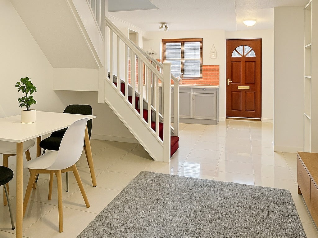 Room Tiller Road in Greater London