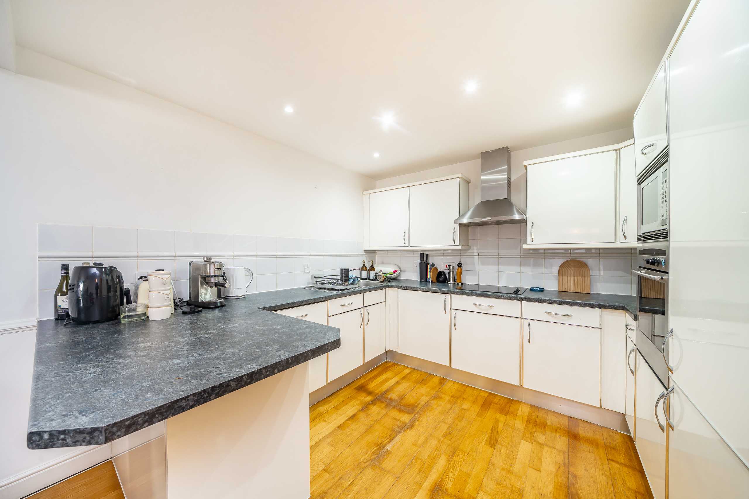 Flat Bridges Court in Greater London
