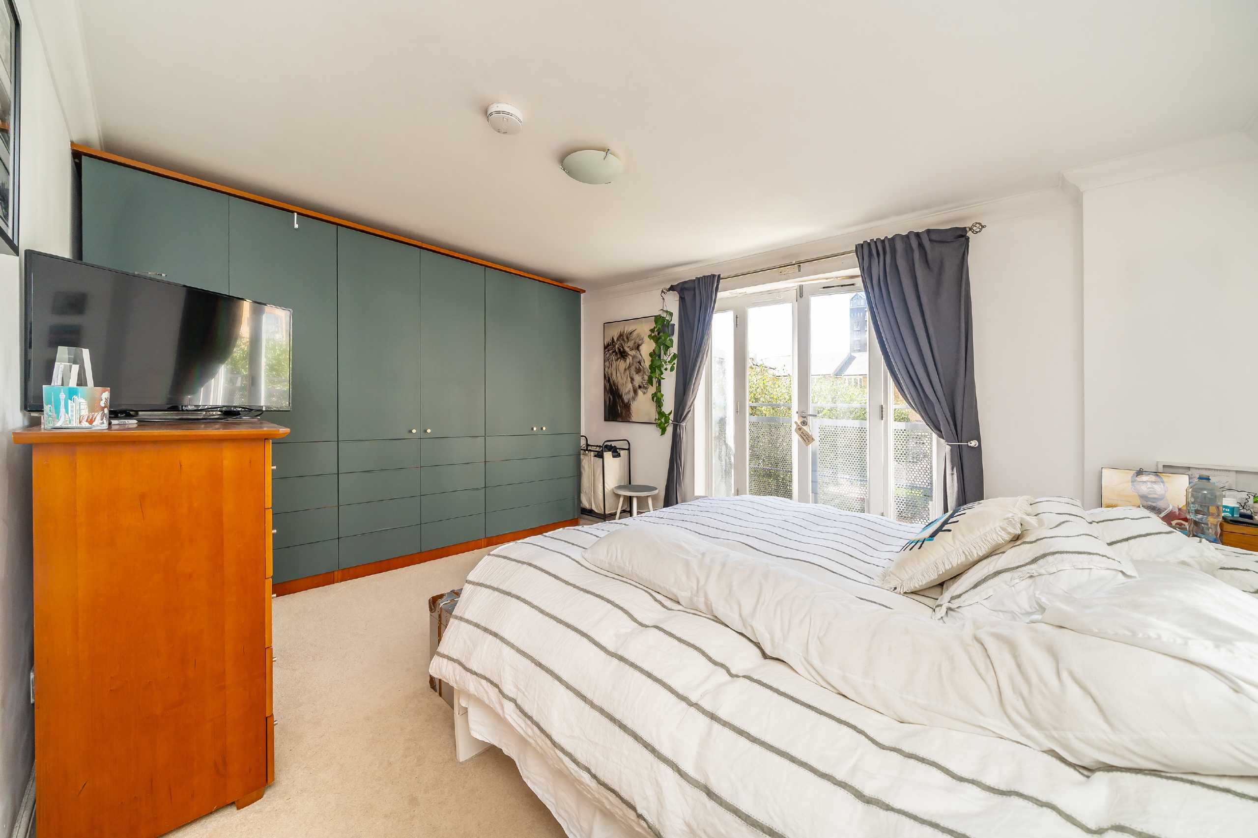 Flat Bridges Court in Greater London