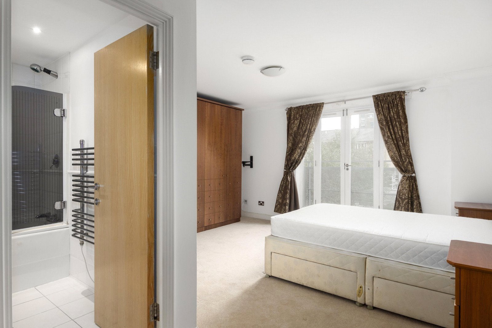 Flat Bridges Court in Greater London