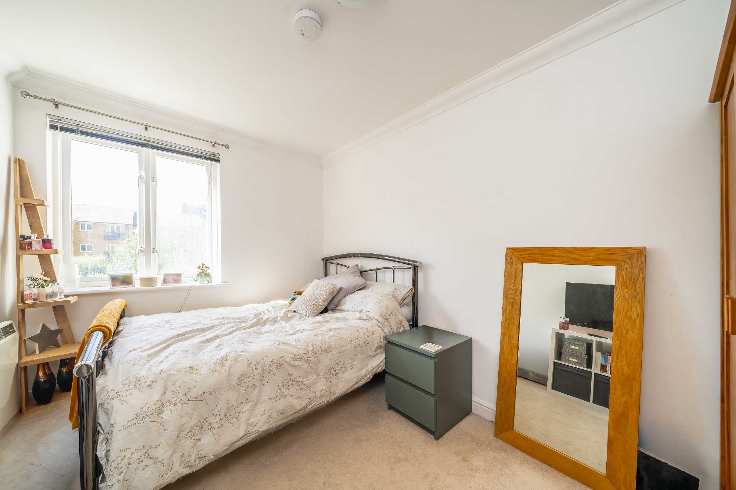 Flat Bridges Court in Greater London