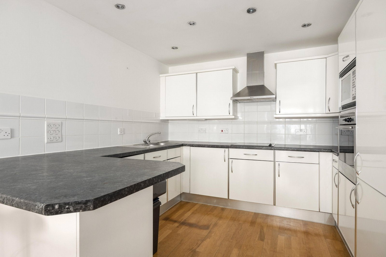 Flat Bridges Court in Greater London
