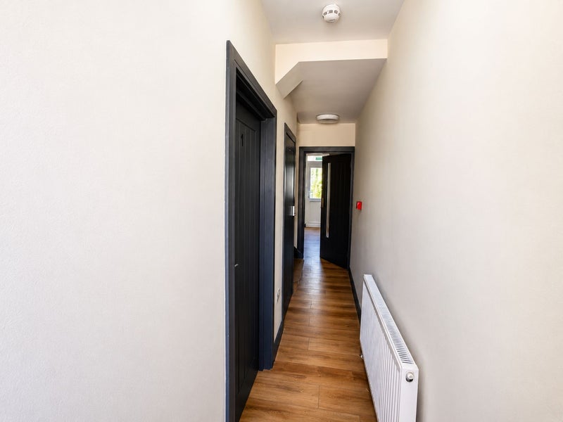 Room Ragstone Road in Slough