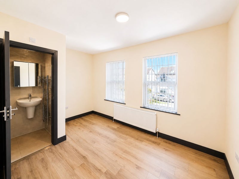 Room Ragstone Road in Slough