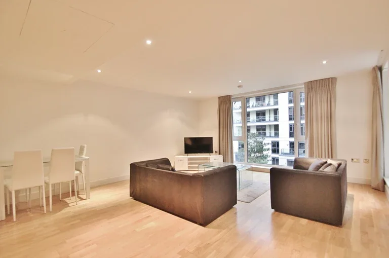 Flat Hammersmith Road in Greater London