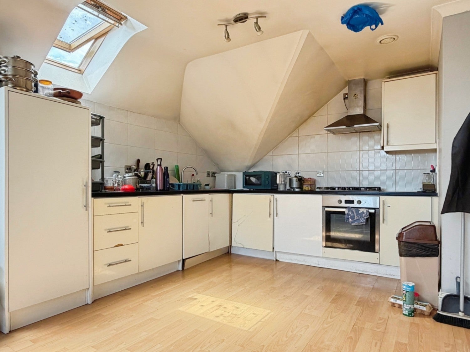Flat Lampton Road in Greater London