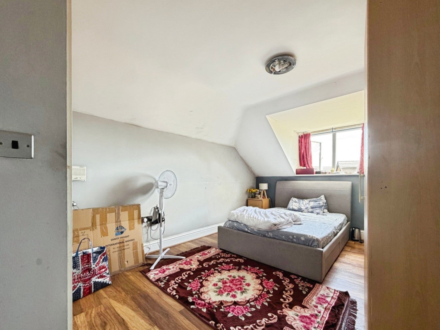 Flat Lampton Road in Greater London