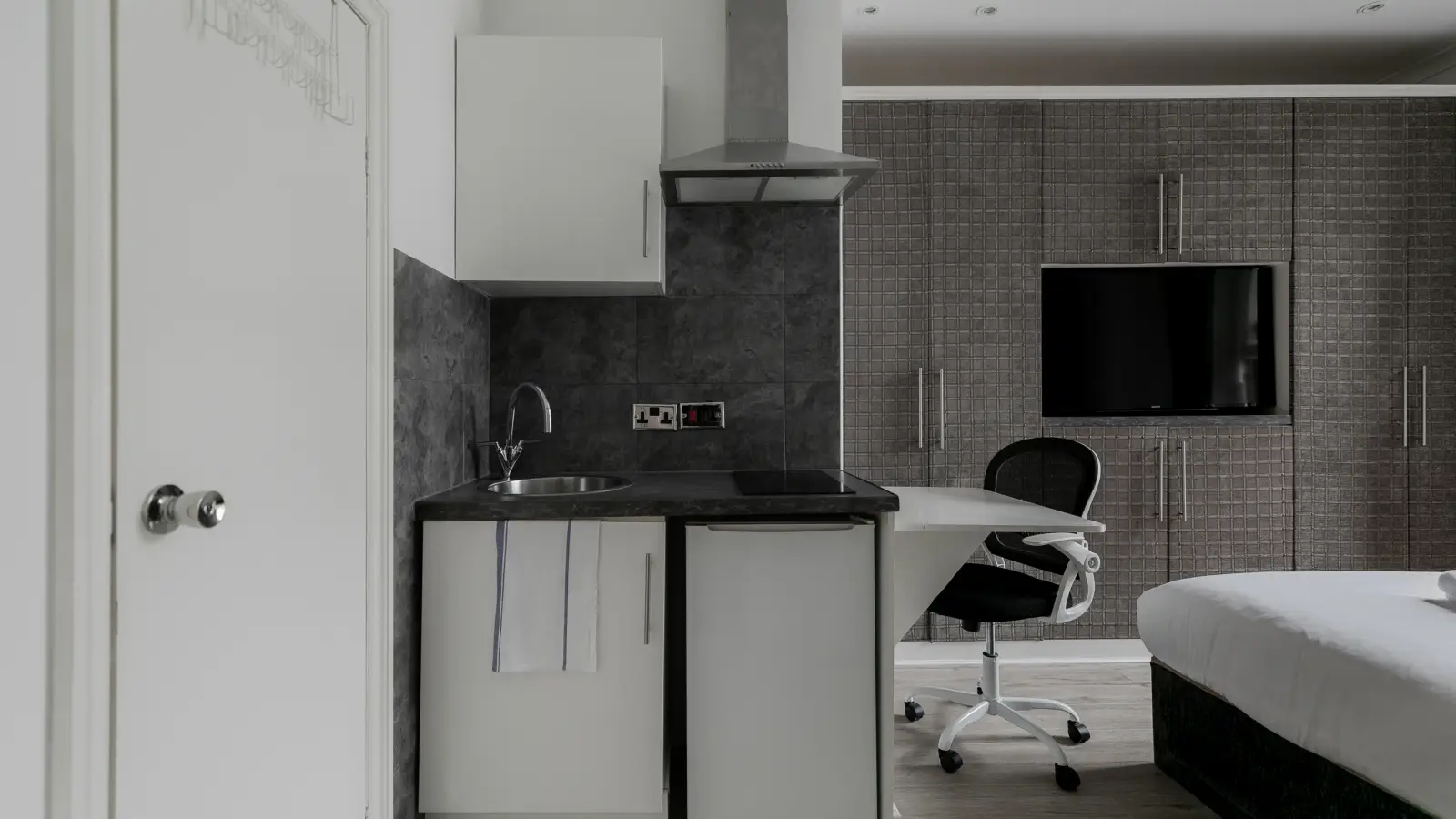 Flat Queensborough Terrace in City of Westminster