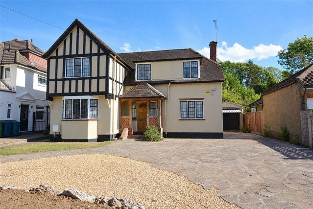 House Hillview Road in Greater London