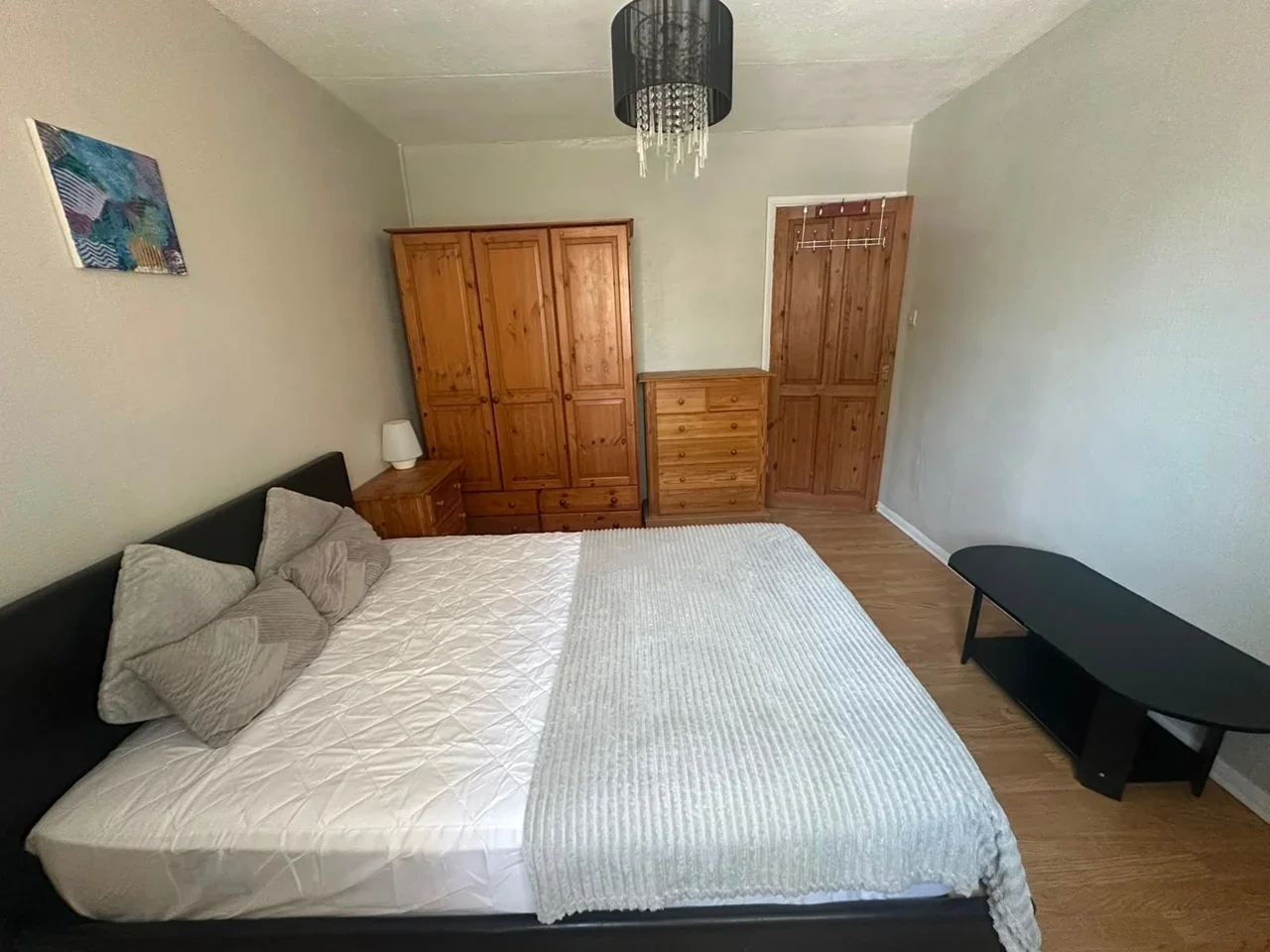 Room Greenford Road in Greater London