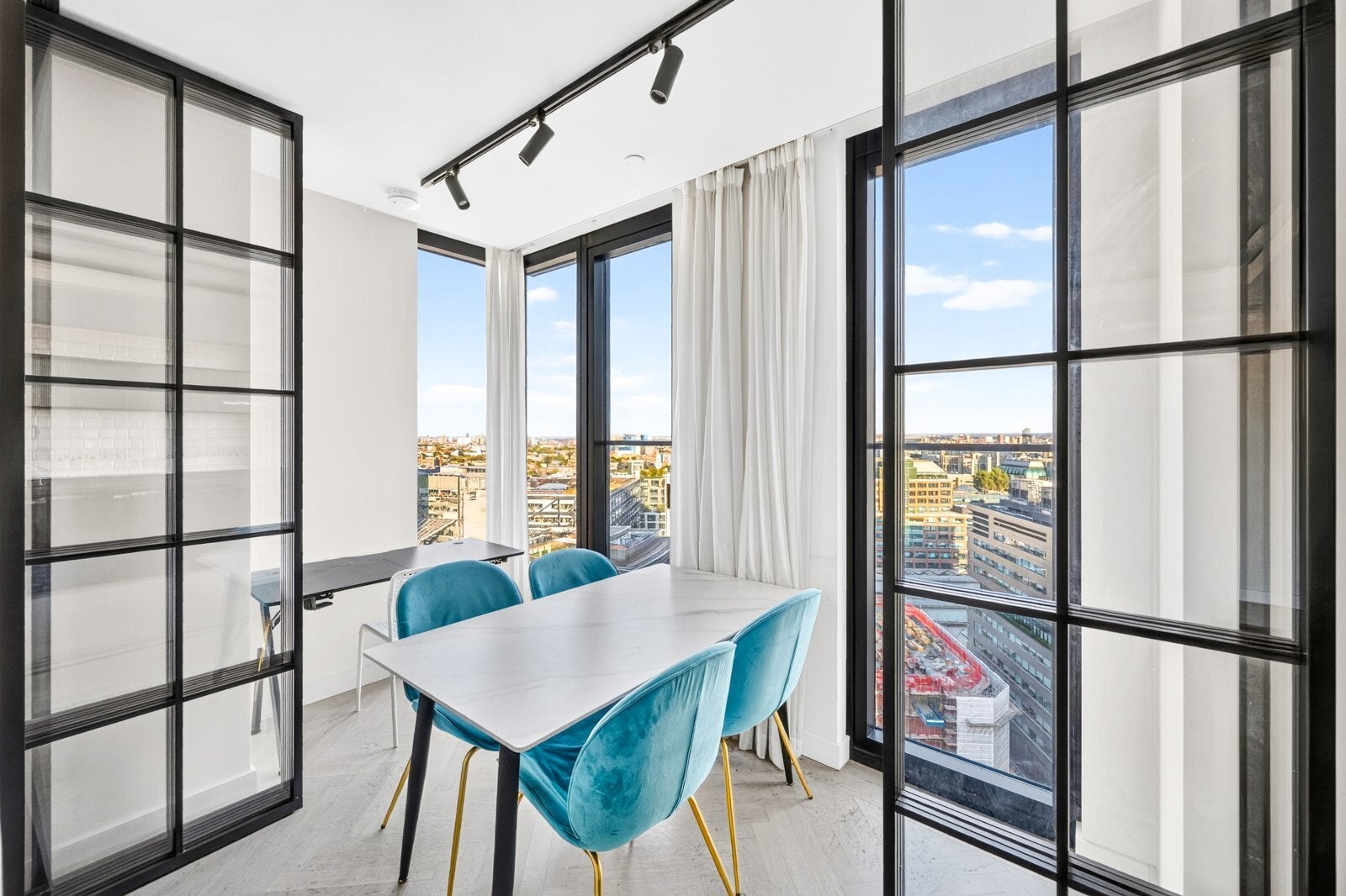 Flat Earl Street in Greater London