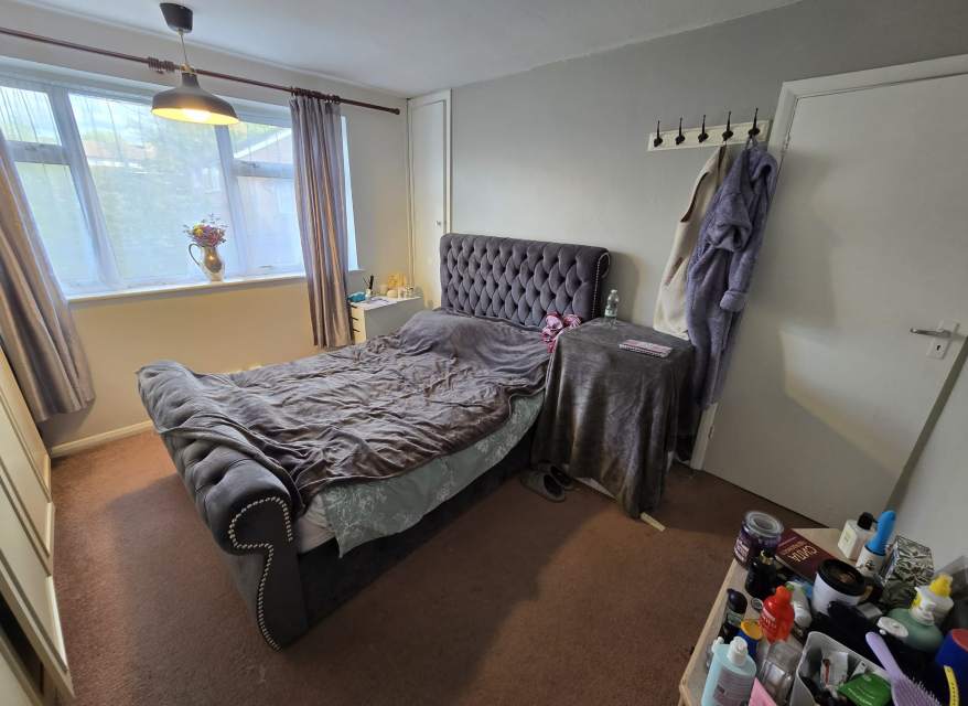 Flat Bramley Close in Greater London