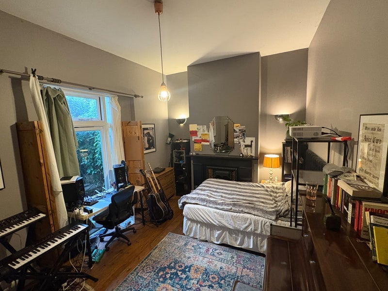Room Lower Road in Greater London