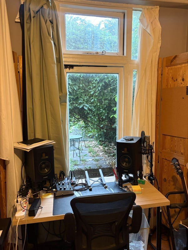 Room Lower Road in Greater London