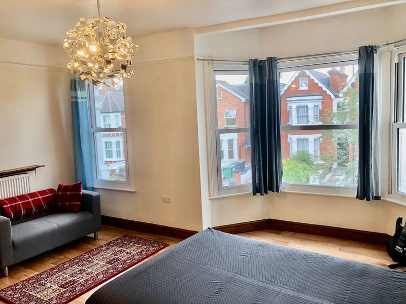 Room Hillfield Road in Greater London