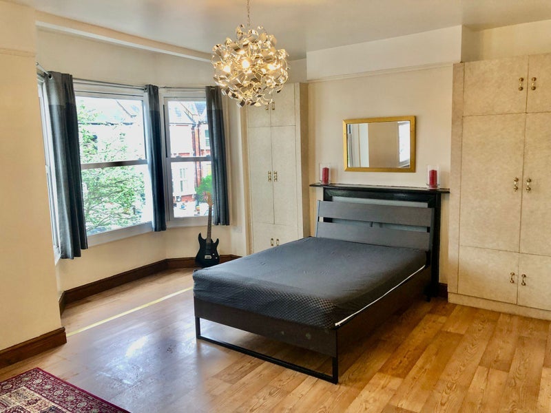 Room Hillfield Road in Greater London