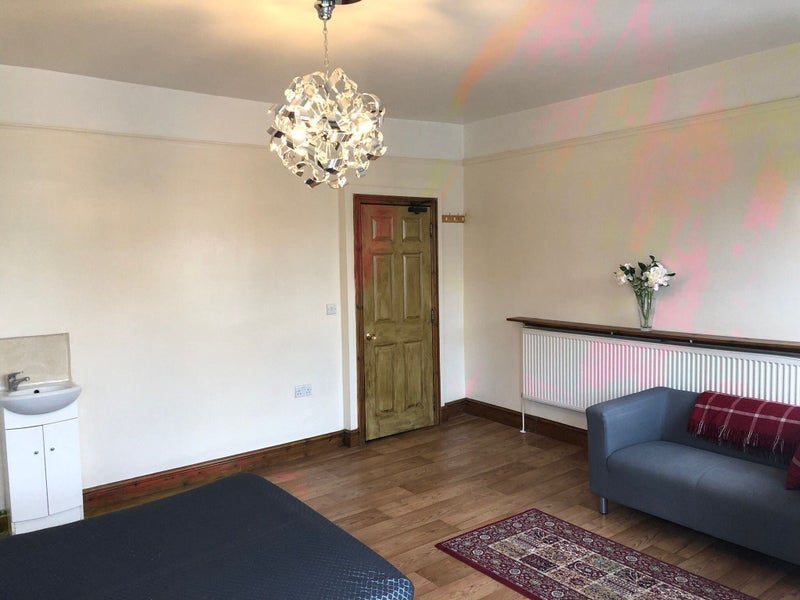 Room Hillfield Road in Greater London