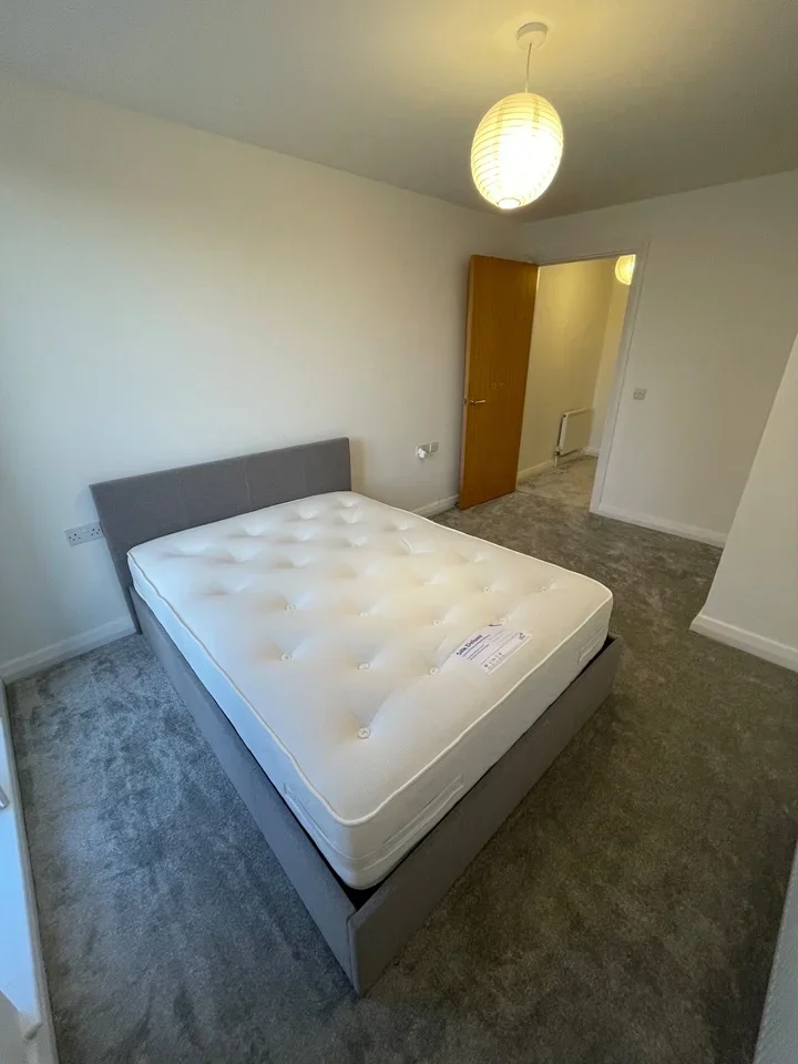 Room Thomas Road in Greater London