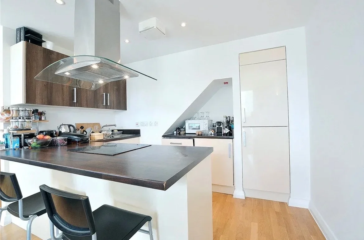 Room Thomas Road in Greater London