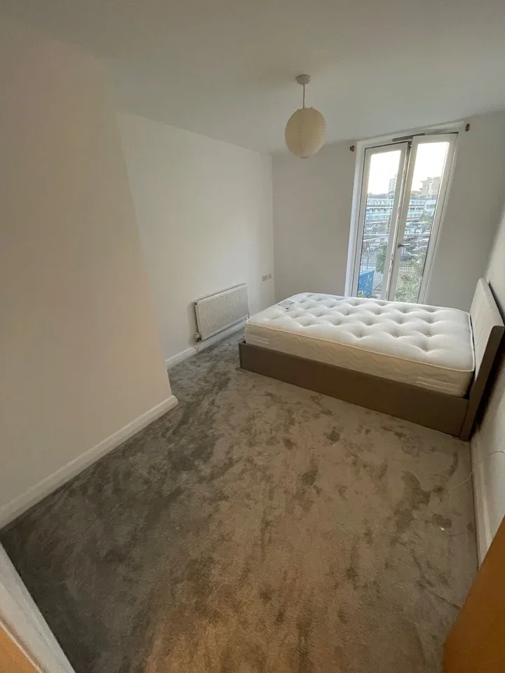 Room Thomas Road in Greater London
