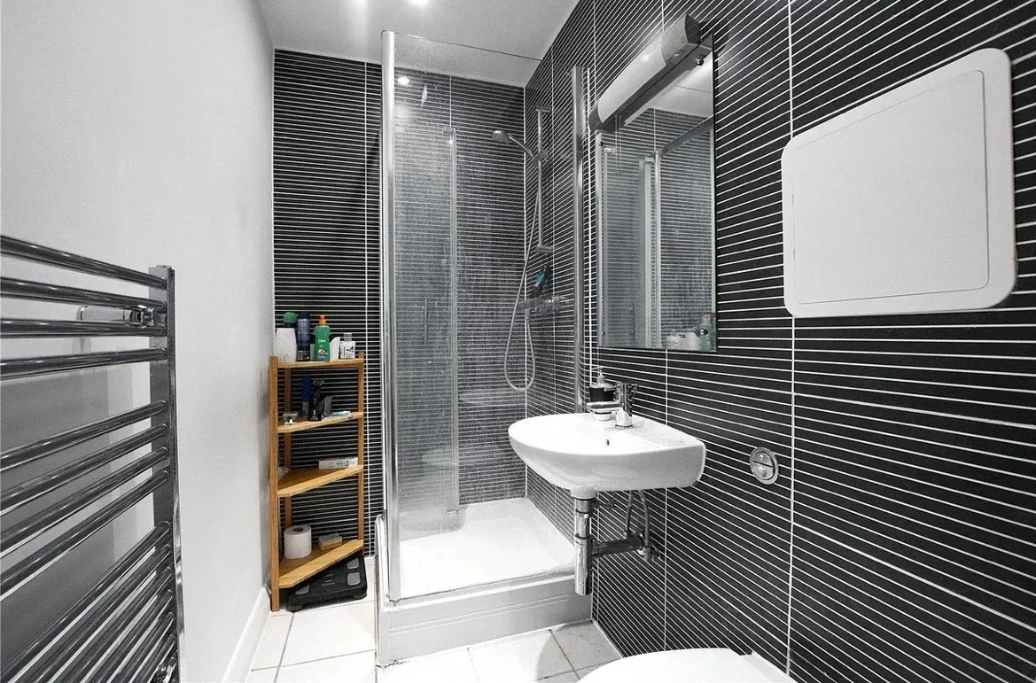 Room Thomas Road in Greater London