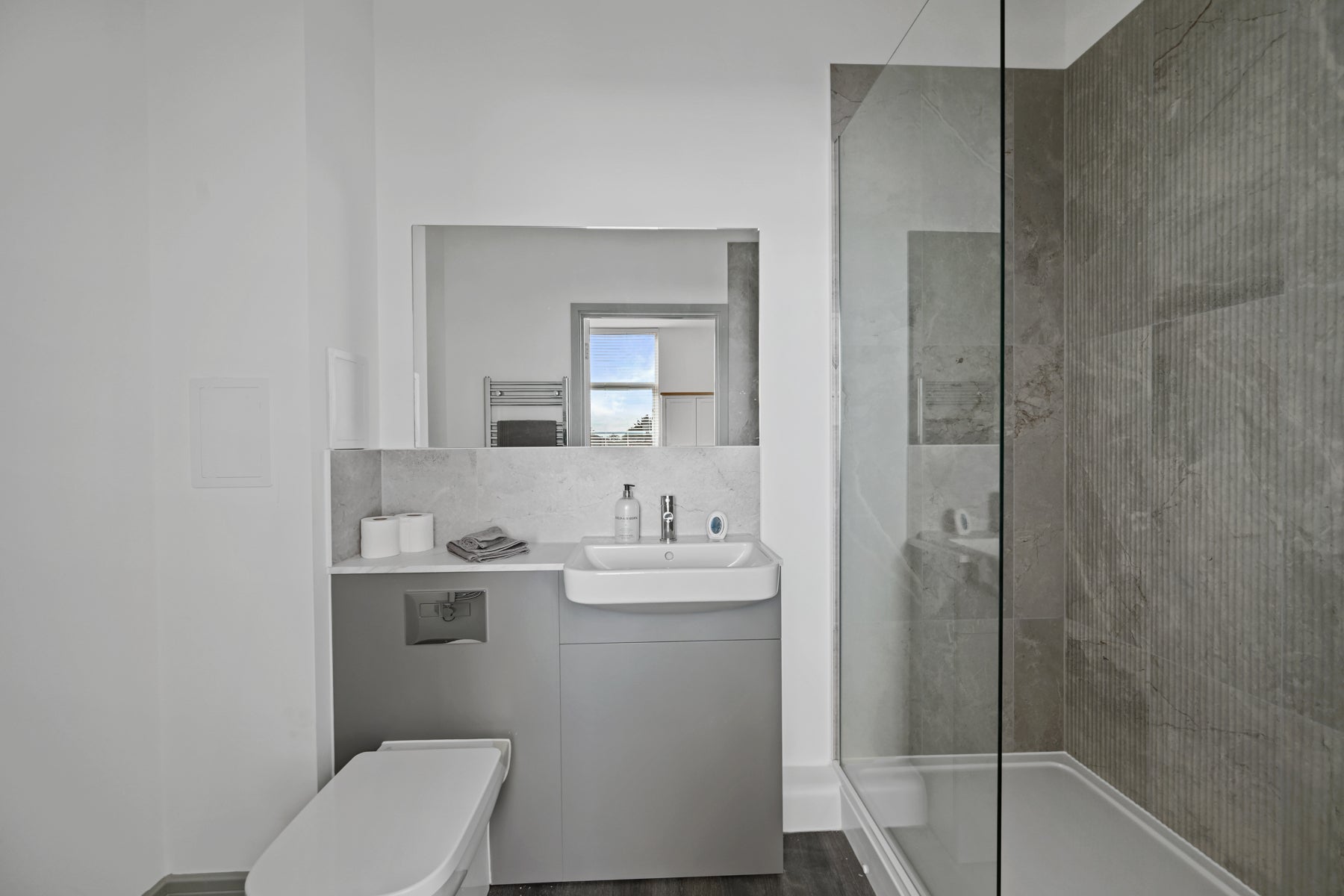 Flat Flamborough Close in Peterborough