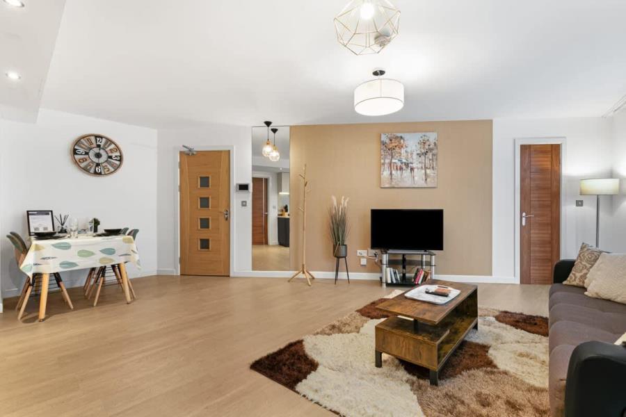 Flat Victoria Square in Woking