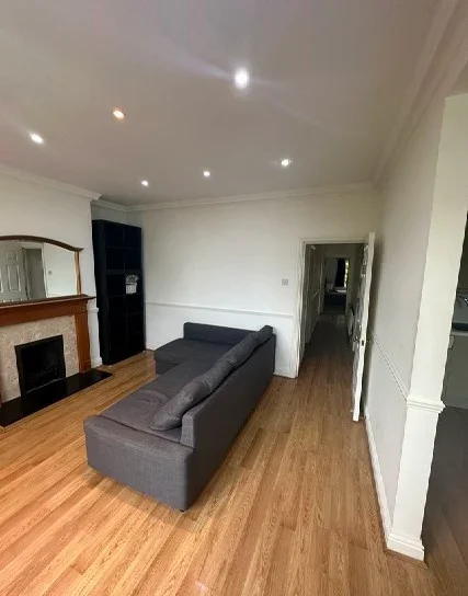 Flat Eardley Crescent in Greater London