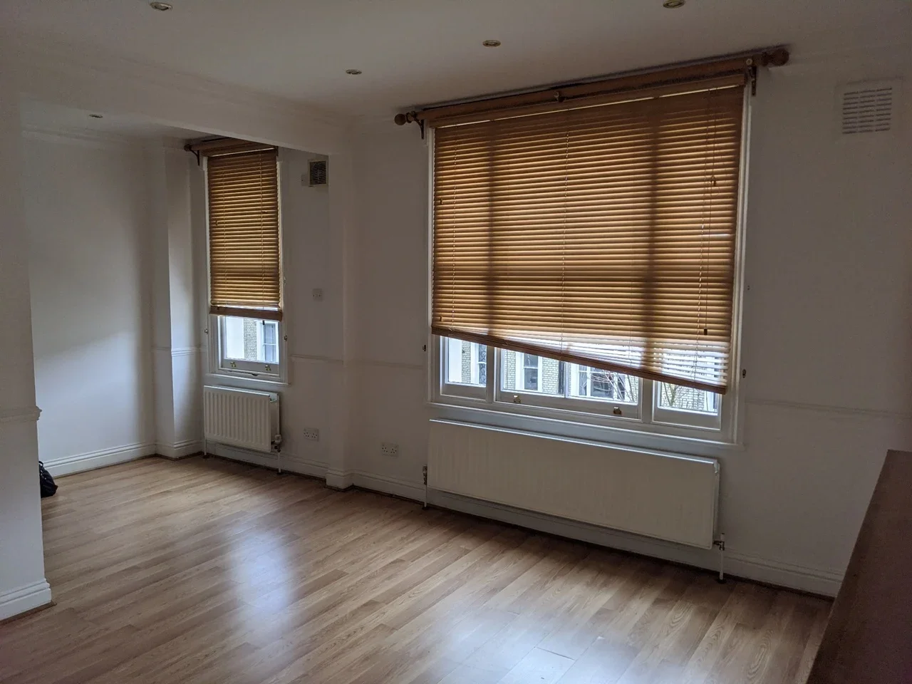 Flat Eardley Crescent in Greater London