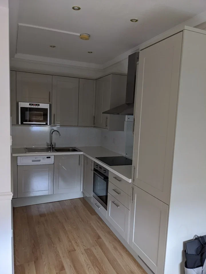 Flat Eardley Crescent in Greater London