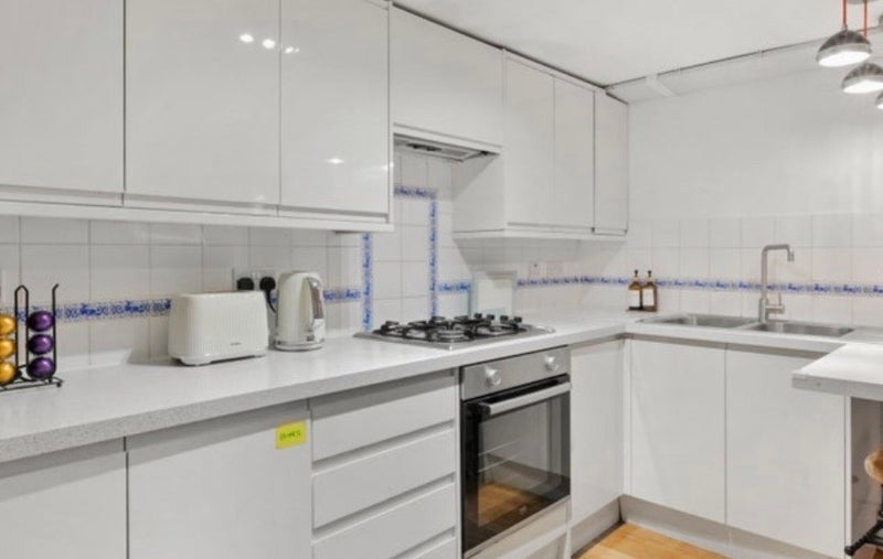 Room Parfett Street in Greater London