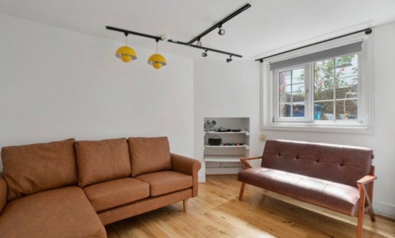 Room Parfett Street in Greater London