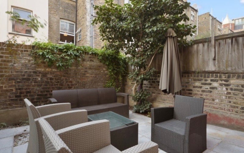 Room Parfett Street in Greater London