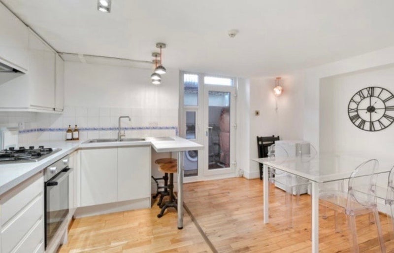 Room Parfett Street in Greater London