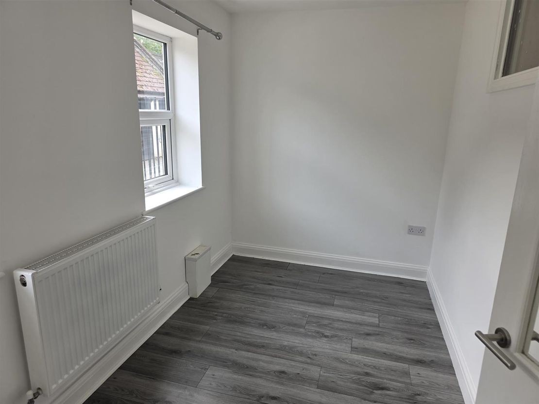Flat Holly Lane in Greater London
