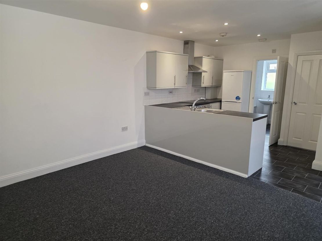Flat Holly Lane in Greater London