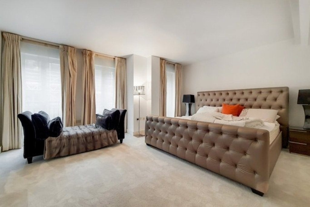 Flat Lancelot Place in City of Westminster