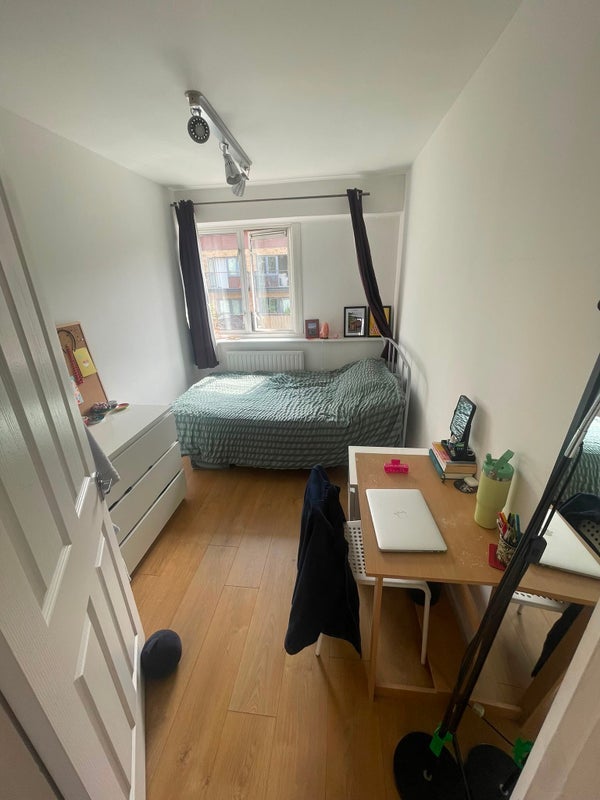 Room Cooper's Road in Greater London