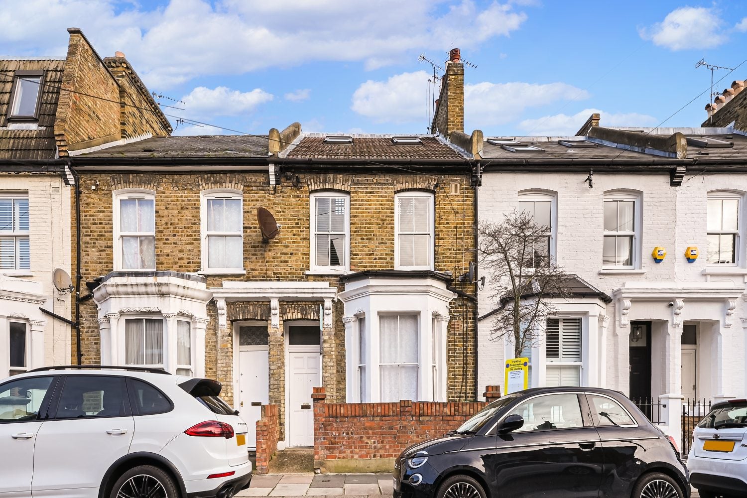 Flat Broughton Road in Greater London