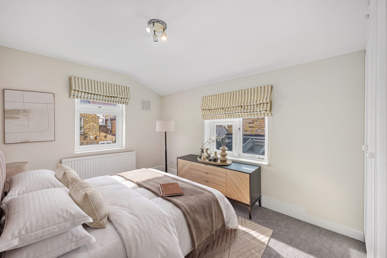 Flat Broughton Road in Greater London