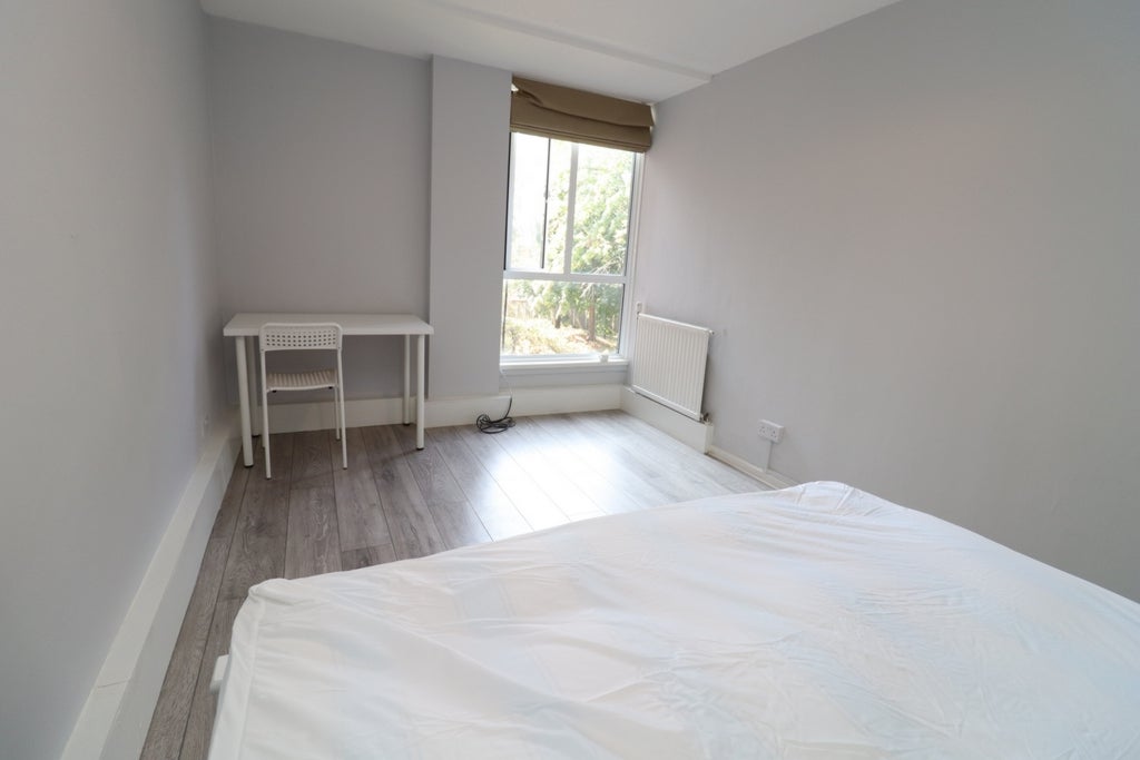 Room Globe Road in Greater London