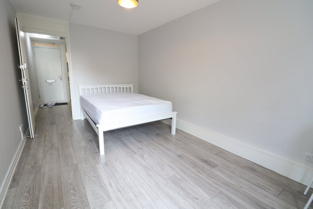 Room Globe Road in Greater London
