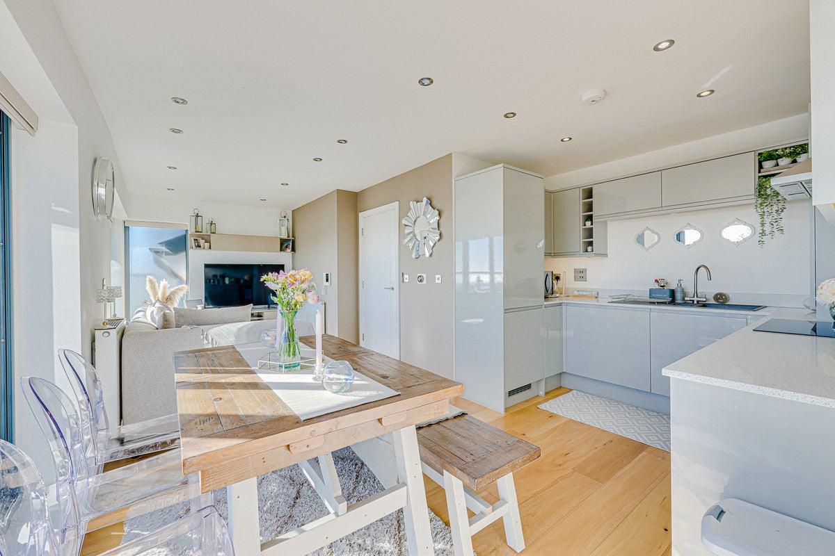 Flat Imperial Avenue in Southend-on-Sea