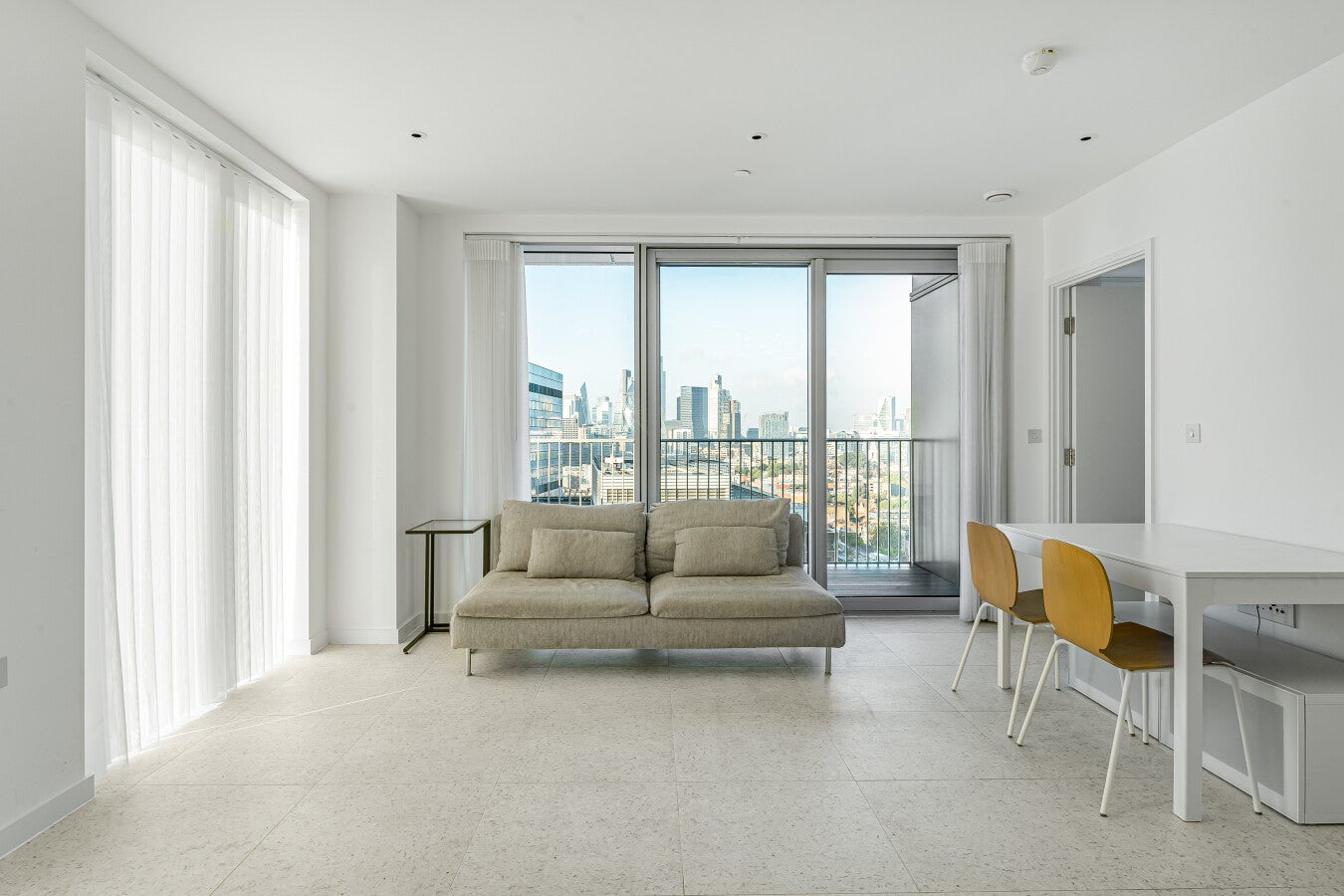 Flat Raven Row in Greater London