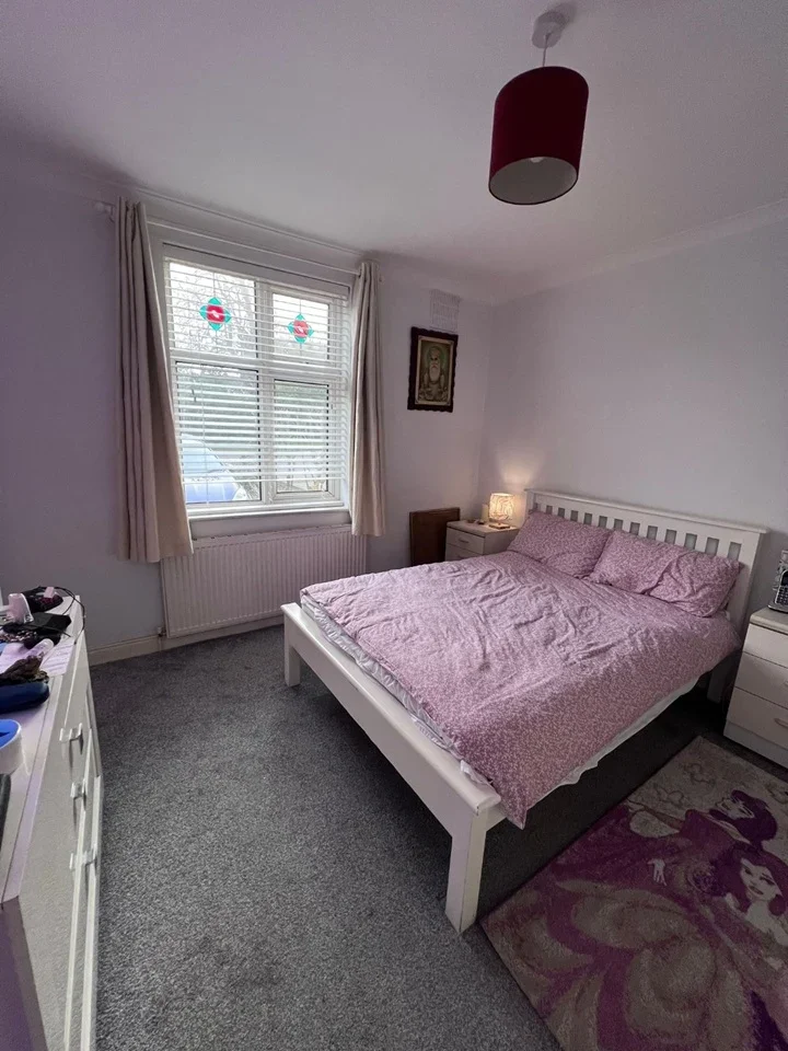 Room Tomswood Hill in Greater London
