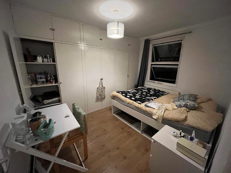 Room Kentish Town Road in Greater London