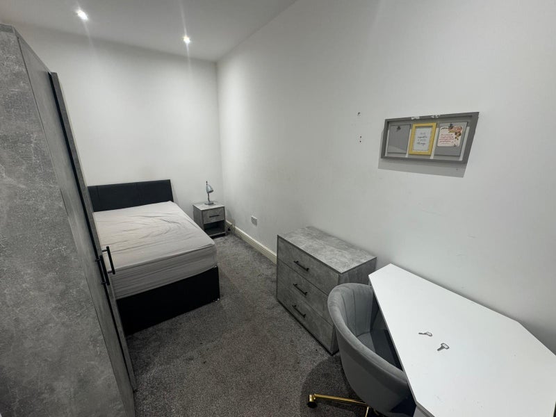 Room Raleigh Road in Coventry