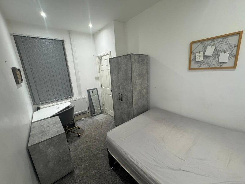 Room Raleigh Road in Coventry